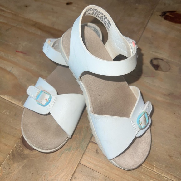 Kids White Sandals - Picture 1 of 3